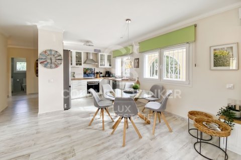 House for sale in Palau-saverdera, Girona, Spain 3 bedrooms, 233 sq.m. No. 159439 - photo 5