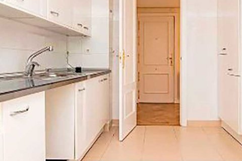 Apartment for sale Madrid, Spain 2 bedrooms, 120 sq.m. No. 76222 - photo 8