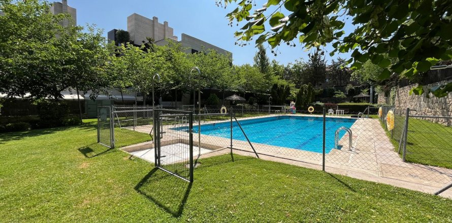 Apartment Madrid, Spain 2 bedrooms, 102 sq.m. No. 76221
