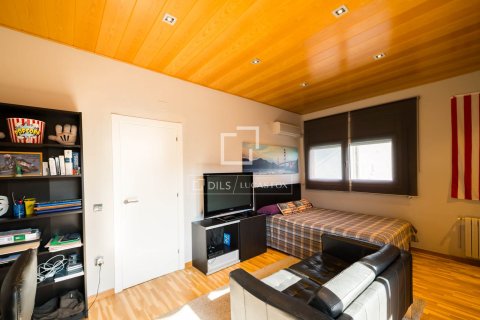 Huvila myytävänä Viladecans, Barcelona, Espanja, 4 makuuhuonetta, 348 m2 No. 192749 - kuva 23