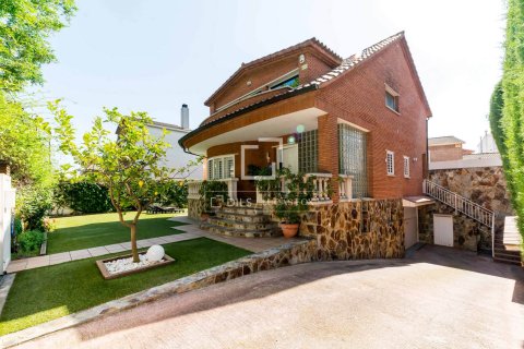 Huvila myytävänä Viladecans, Barcelona, Espanja, 4 makuuhuonetta, 348 m2 No. 192749 - kuva 3