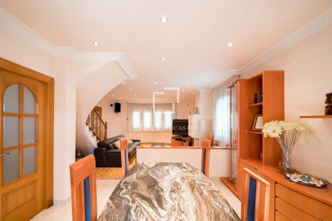 Huvila myytävänä Viladecans, Barcelona, Espanja, 4 makuuhuonetta, 348 m2 No. 192749 - kuva 29