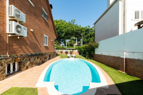 Huvila myytävänä Viladecans, Barcelona, Espanja, 4 makuuhuonetta, 348 m2 No. 192749 - kuva 8