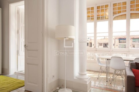Huoneisto myytävänä Barcelona, Espanja, 7 makuuhuonetta, 173 m2 No. 192746 - kuva 8