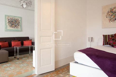 Huoneisto myytävänä Barcelona, Espanja, 7 makuuhuonetta, 173 m2 No. 192746 - kuva 16