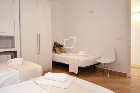 Huoneisto myytävänä Barcelona, Espanja, 7 makuuhuonetta, 173 m2 No. 192746 - kuva 18