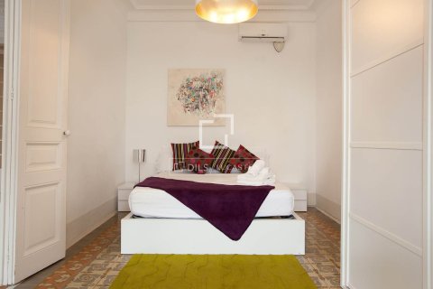 Huoneisto myytävänä Barcelona, Espanja, 7 makuuhuonetta, 173 m2 No. 192746 - kuva 12
