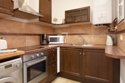Huoneisto myytävänä Barcelona, Espanja, 7 makuuhuonetta, 173 m2 No. 192746 - kuva 23