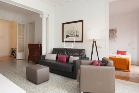 Huoneisto myytävänä Barcelona, Espanja, 7 makuuhuonetta, 173 m2 No. 192746 - kuva 30