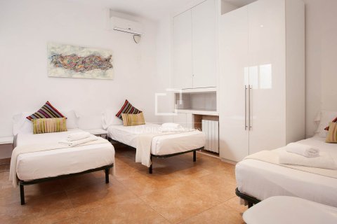 Huoneisto myytävänä Barcelona, Espanja, 7 makuuhuonetta, 173 m2 No. 192746 - kuva 4