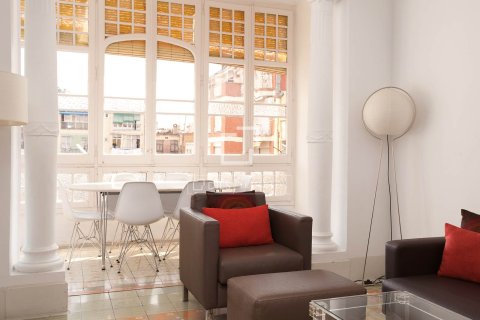 Huoneisto myytävänä Barcelona, Espanja, 7 makuuhuonetta, 173 m2 No. 192746 - kuva 7