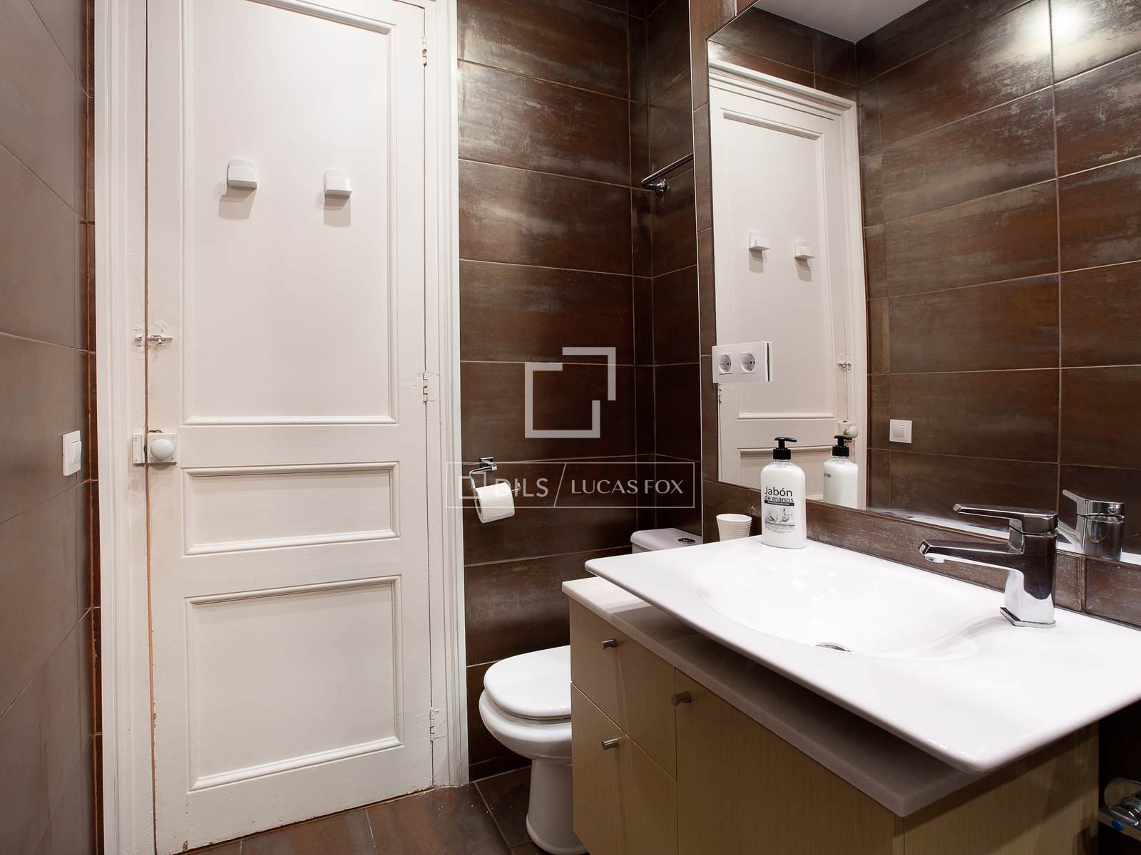Appartamento a Barcelona, Spagna 7 camere da letto, 173 mq. N° 192746