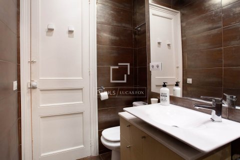 Huoneisto myytävänä Barcelona, Espanja, 7 makuuhuonetta, 173 m2 No. 192746 - kuva 21