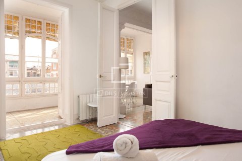 Huoneisto myytävänä Barcelona, Espanja, 7 makuuhuonetta, 173 m2 No. 192746 - kuva 2