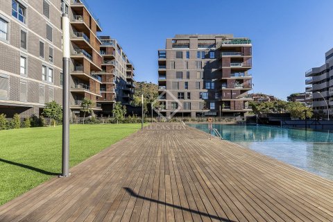 Huoneisto myytävänä Esplugues de Llobregat, Barcelona, Espanja, 2 makuuhuonetta, 98 m2 No. 192748 - kuva 3