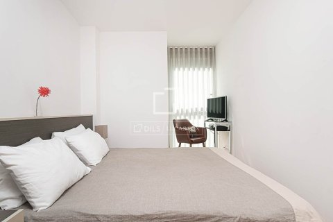 Huoneisto myytävänä Barcelona, Espanja, 3 makuuhuonetta, 82 m2 No. 192745 - kuva 4