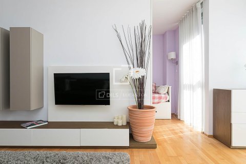 Huoneisto myytävänä Barcelona, Espanja, 3 makuuhuonetta, 82 m2 No. 192745 - kuva 12