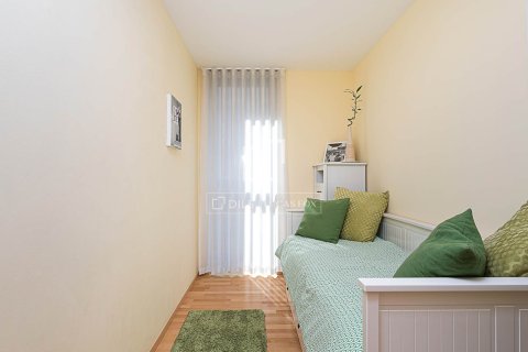 Huoneisto myytävänä Barcelona, Espanja, 3 makuuhuonetta, 82 m2 No. 192745 - kuva 25