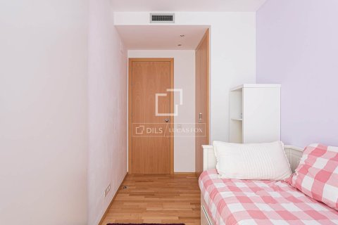 Huoneisto myytävänä Barcelona, Espanja, 3 makuuhuonetta, 82 m2 No. 192745 - kuva 24