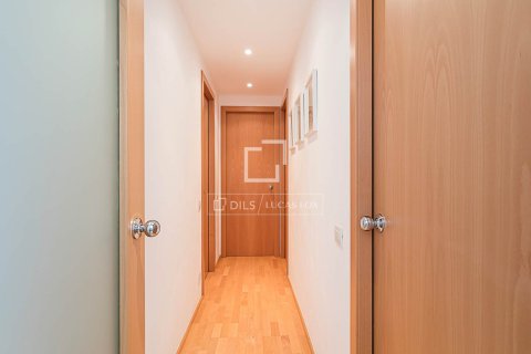 Huoneisto myytävänä Barcelona, Espanja, 3 makuuhuonetta, 82 m2 No. 192745 - kuva 19