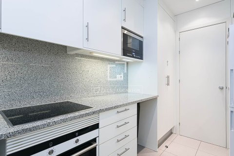 Huoneisto myytävänä Barcelona, Espanja, 3 makuuhuonetta, 82 m2 No. 192745 - kuva 10