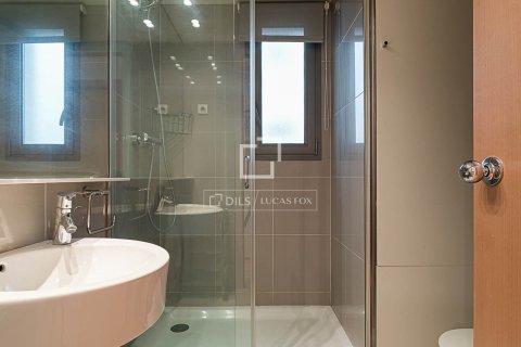 Huoneisto myytävänä Barcelona, Espanja, 3 makuuhuonetta, 82 m2 No. 192745 - kuva 28