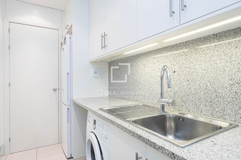 Huoneisto myytävänä Barcelona, Espanja, 3 makuuhuonetta, 82 m2 No. 192745 - kuva 9
