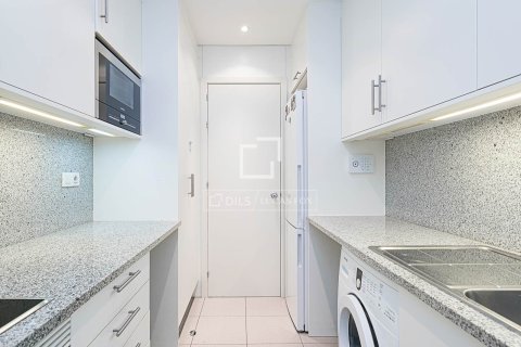 Huoneisto myytävänä Barcelona, Espanja, 3 makuuhuonetta, 82 m2 No. 192745 - kuva 2