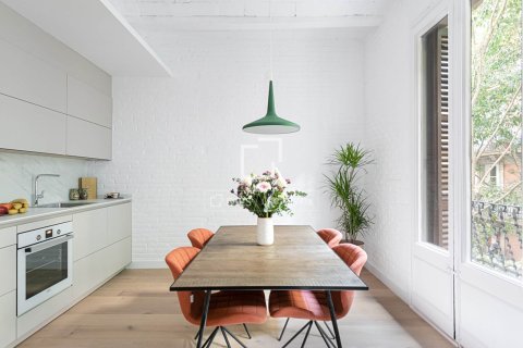 Huoneisto myytävänä Barcelona, Espanja, 2 makuuhuonetta, 85 m2 No. 192744 - kuva 2