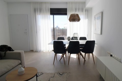 Kaupunkipientalo myytävänä Pilar de la Horadada, Alicante, Espanja, 3 makuuhuonetta, 107 m2 No. 141755 - kuva 15