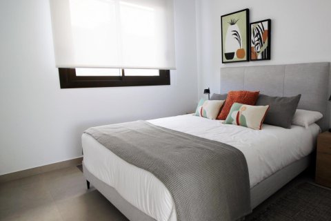 Kaupunkipientalo myytävänä Pilar de la Horadada, Alicante, Espanja, 3 makuuhuonetta, 107 m2 No. 141755 - kuva 8