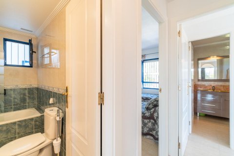 Apartamento en venta en Dehesa De Campoamor, Alicante, España 2 dormitorios, 69 m2 No. 192019 - foto 15