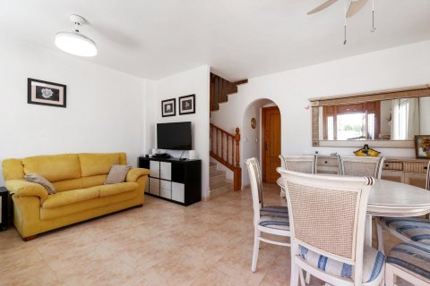 Radhus till salu Dehesa De Campoamor, Alicante, Spanien 3 sovrum, 92 kvm. Nr. 139552 - foto 7