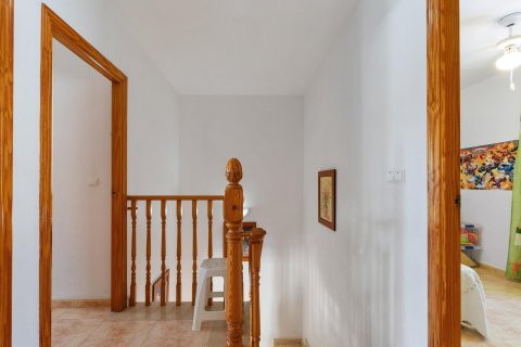 Radhus till salu Dehesa De Campoamor, Alicante, Spanien 3 sovrum, 92 kvm. Nr. 139552 - foto 15