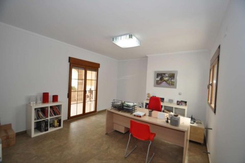 Radhus till salu Pinoso, Alicante, Spanien 7 sovrum, 500 kvm. Nr. 139549 - foto 16