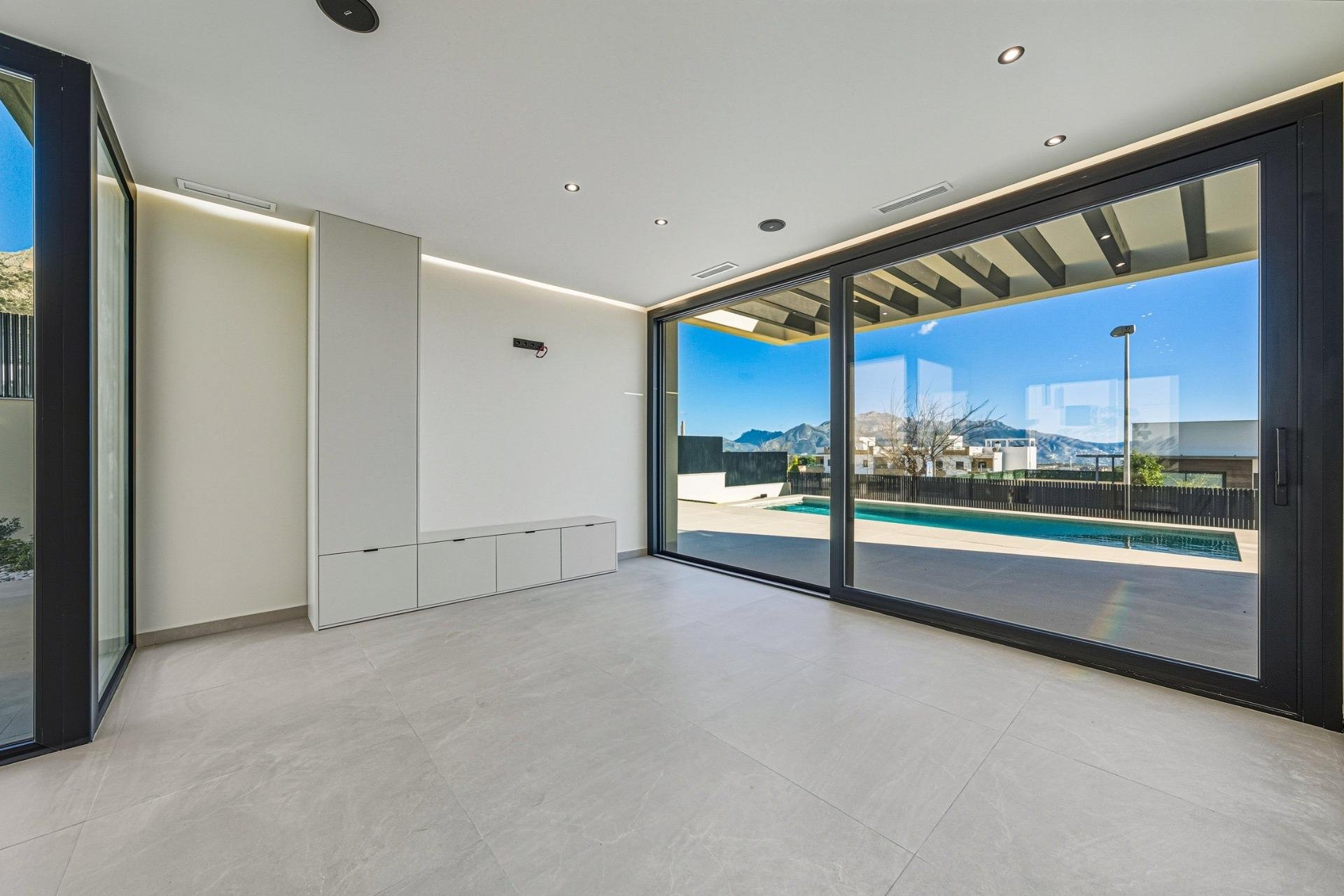 Villa a Polop, Alicante, Spagna 4 camere da letto, 200 mq. N° 155575