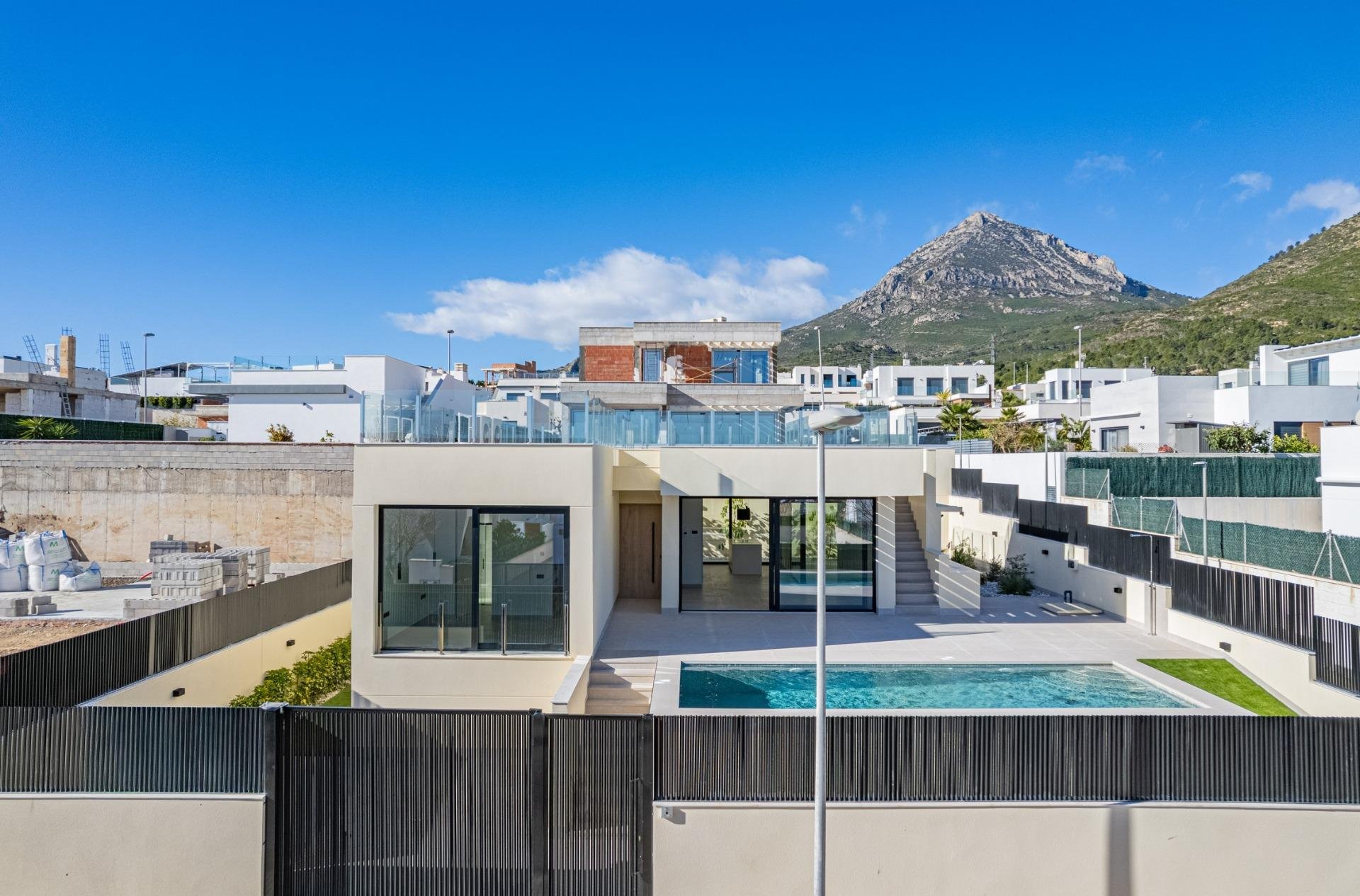 Villa a Polop, Alicante, Spagna 4 camere da letto, 200 mq. N° 155575