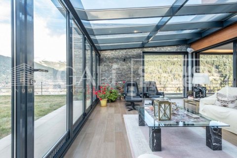 Huvila myytävänä Principado De Andorra (Ninguna Poblacion Tiene C.P.), Lleida, Espanja, 5 makuuhuonetta, 1120 m2 No. 160355 - kuva 3