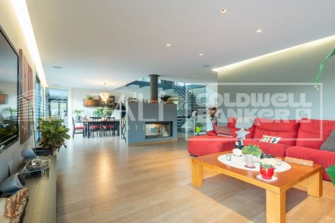 Продажа виллы в Андорра, Лерида, Испания 5 спален, 1120м2 №160355 - фото 2