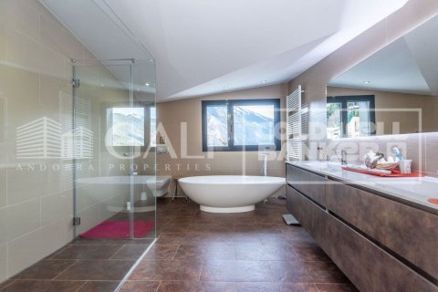 Huvila myytävänä Principado De Andorra (Ninguna Poblacion Tiene C.P.), Lleida, Espanja, 5 makuuhuonetta, 1120 m2 No. 160355 - kuva 10