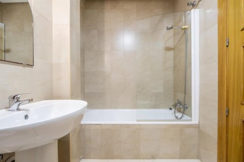 Villa en venta en La Torre Golf Resort, Murcia, España 2 dormitorios, No. 140688 - foto 14