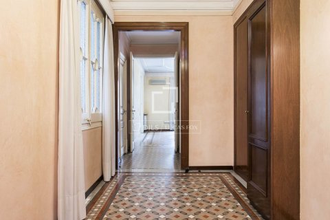 Huoneisto myytävänä Barcelona, Espanja, 3 makuuhuonetta, 174 m2 No. 192838 - kuva 10