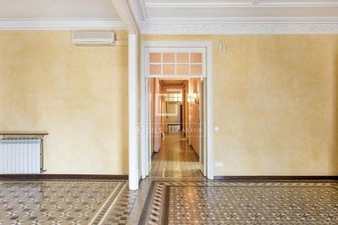 Huoneisto myytävänä Barcelona, Espanja, 3 makuuhuonetta, 174 m2 No. 192838 - kuva 7