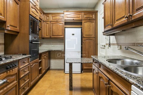 Huoneisto myytävänä Barcelona, Espanja, 3 makuuhuonetta, 174 m2 No. 192838 - kuva 9