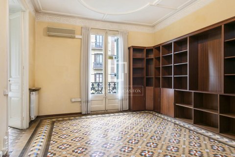 Huoneisto myytävänä Barcelona, Espanja, 3 makuuhuonetta, 174 m2 No. 192838 - kuva 2