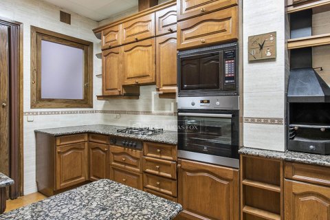 Huoneisto myytävänä Barcelona, Espanja, 3 makuuhuonetta, 174 m2 No. 192838 - kuva 8