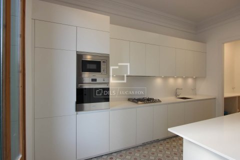 Huoneisto myytävänä Barcelona, Espanja, 4 makuuhuonetta, 227 m2 No. 192839 - kuva 8