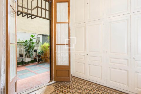 Huoneisto myytävänä Barcelona, Espanja, 4 makuuhuonetta, 227 m2 No. 192839 - kuva 3
