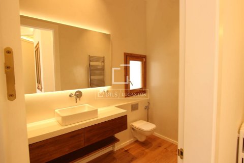Huoneisto myytävänä Barcelona, Espanja, 4 makuuhuonetta, 227 m2 No. 192839 - kuva 9