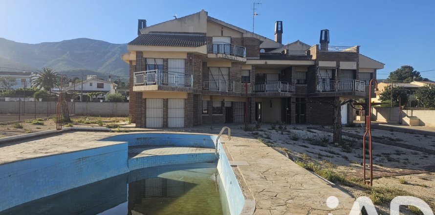 Casa a Alcanar, Tarragona, Spagna 5 camere da letto, 892 mq. N° 172621